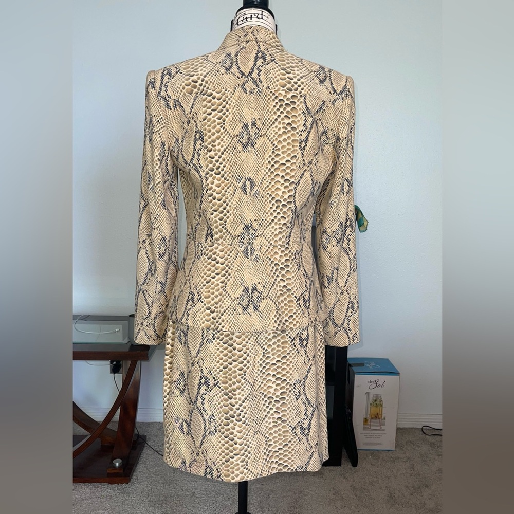 Alberto Makali - Snake-Print Tailored Blazer  and Skirt Set in Size 8 - Picture 2 of 16